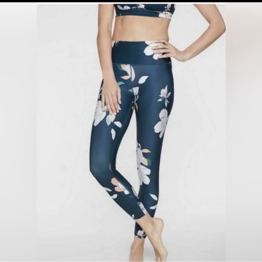 Athleta Teal Floral Elation 7/8 Yoga Leggins. Size Small Yoga Athleisure